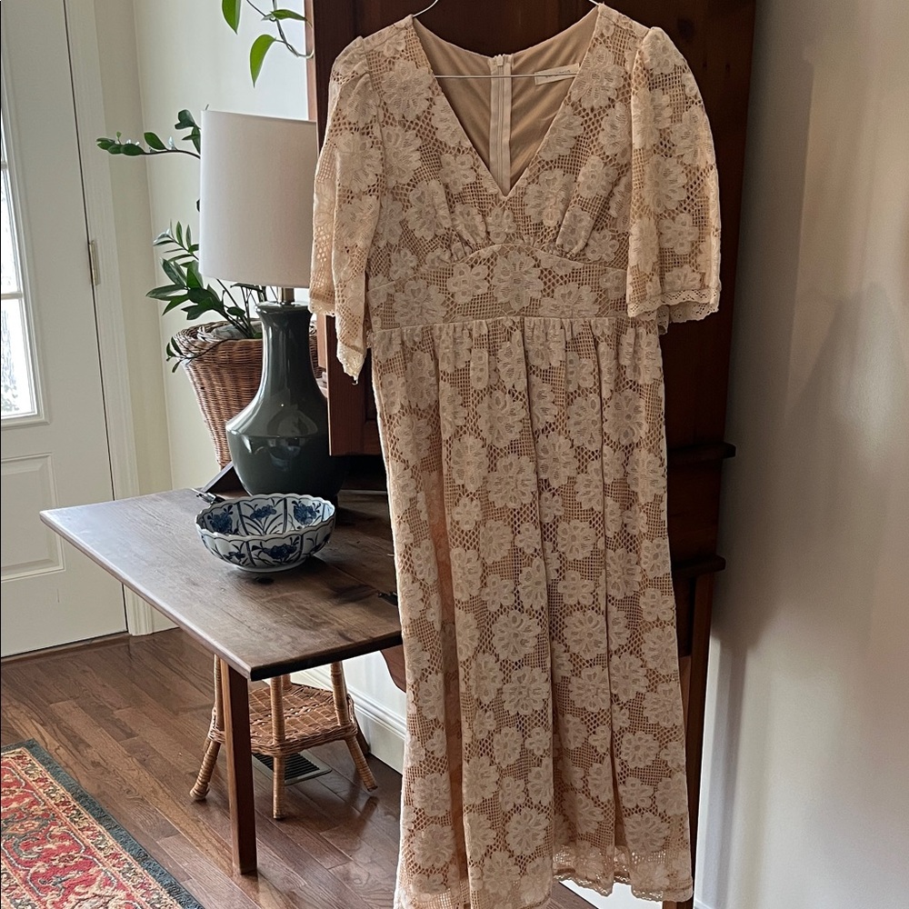 Chic Floral Lace Midi Dress